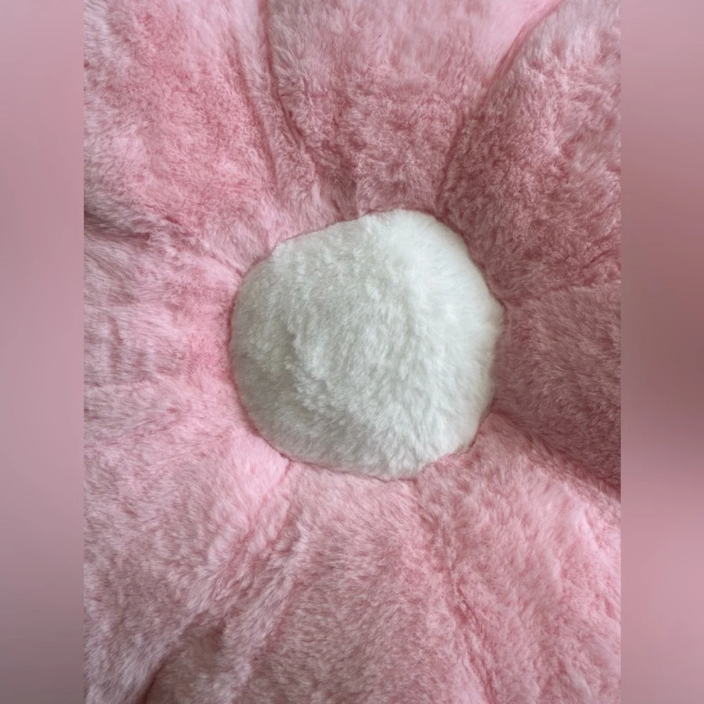 🌸 Pink Flower Shaped Pillow/Plush Cushion for Bohemian Style Room Decor